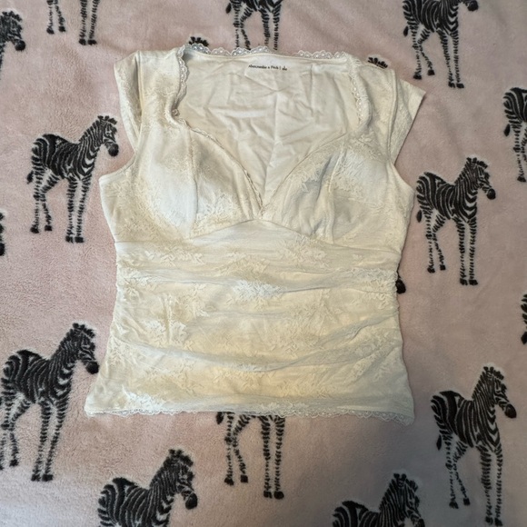 Abercrombie & Fitch Cream Lace Trim Top NWOT - Picture 1 of 5